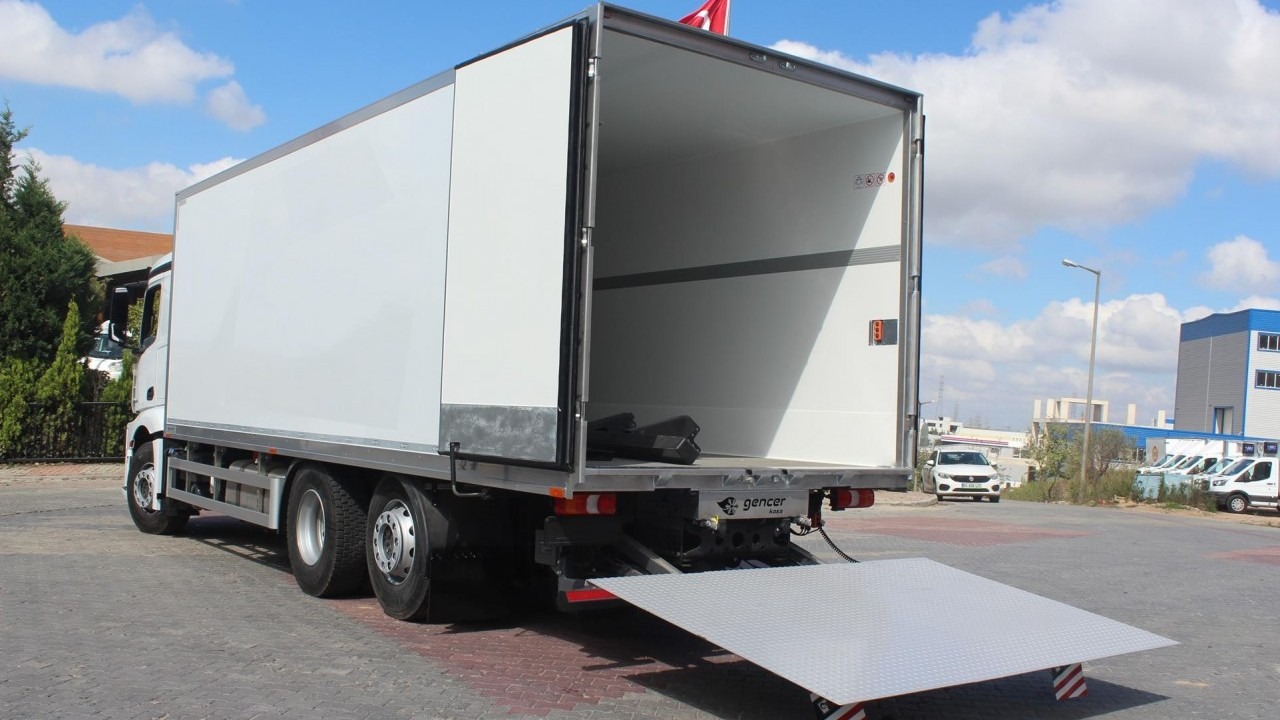 Kapalı Kasa Kamyonlar